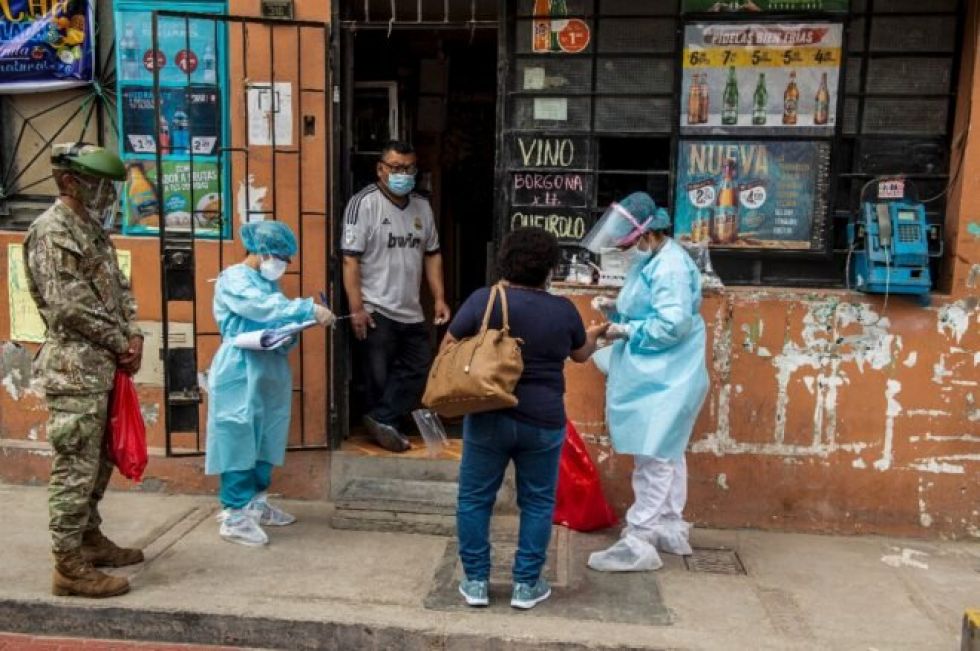 Perú reinicia operativos casa por casa ante inminente segunda ola de covid-19