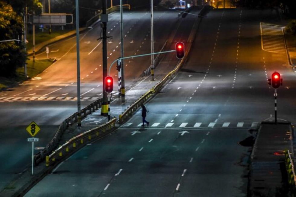 Colombia endurece restricciones para más de la mitad de su población por pandemia