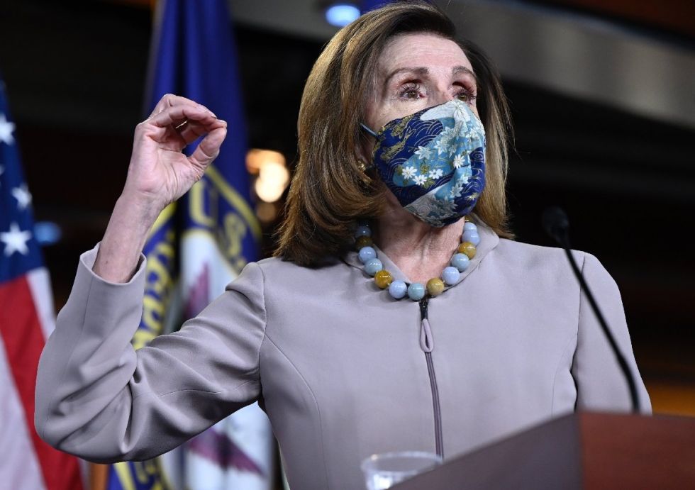 Republicanos multiplican llamados a renuncia de Trump, Pelosi amenaza con juicio político