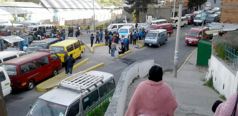 Choferes rompen diálogo con el Gobierno y ratifican paro por diferimiento de créditos