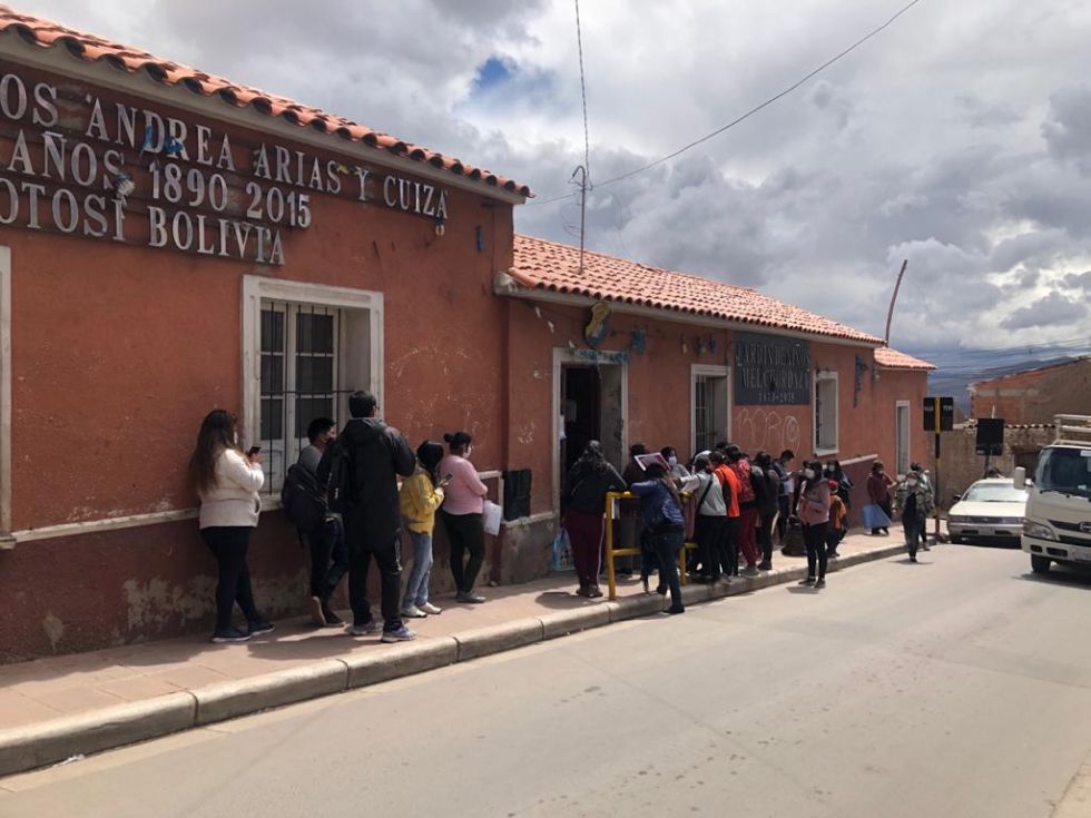 Hoy y el lunes 25 se inscribe a los estudiantes que cambian de escuela