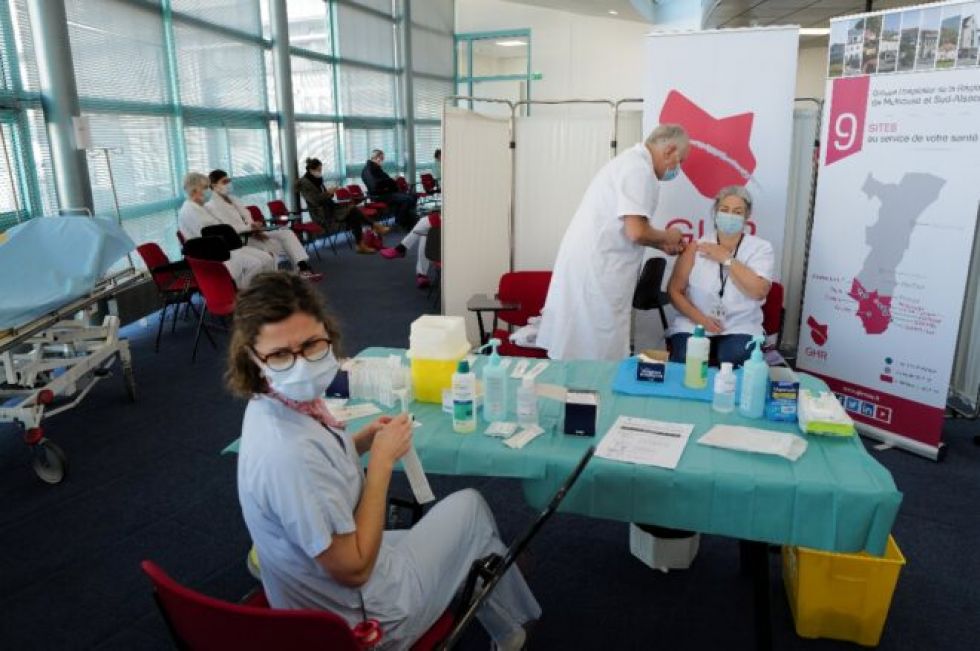 La zona de Francia más castigada por la pandemia, frustrada ante la lentitud en la vacunación