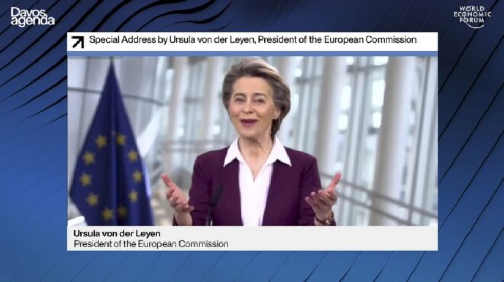 En el Foro de Davos, el riesgo de monopolizar las vacunas suscita debate
