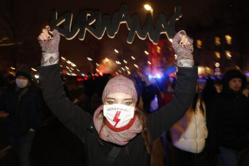 Resurgen las protestas en Polonia tras prohibición con excepciones del aborto