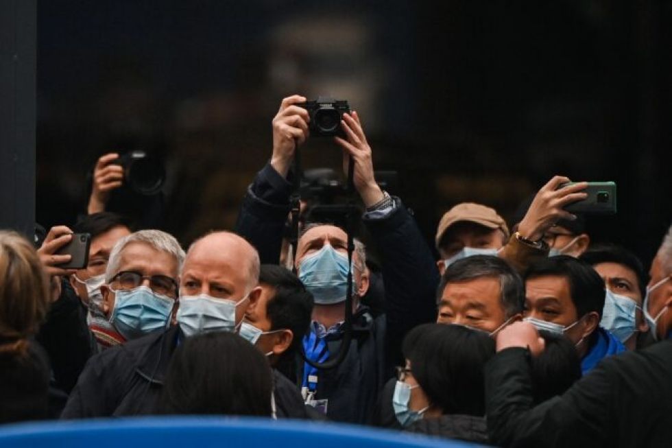 El mundo refuerza su lucha contra el coronavirus mientras la OMS investiga su origen