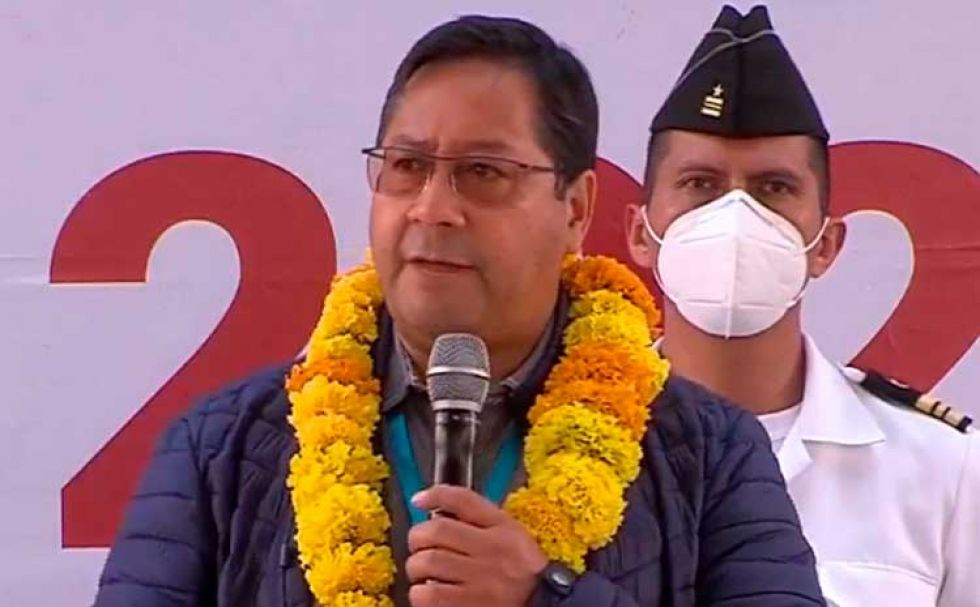 Luis Arce anuncia que retomarán producción de computadoras para docentes y estudiantes
