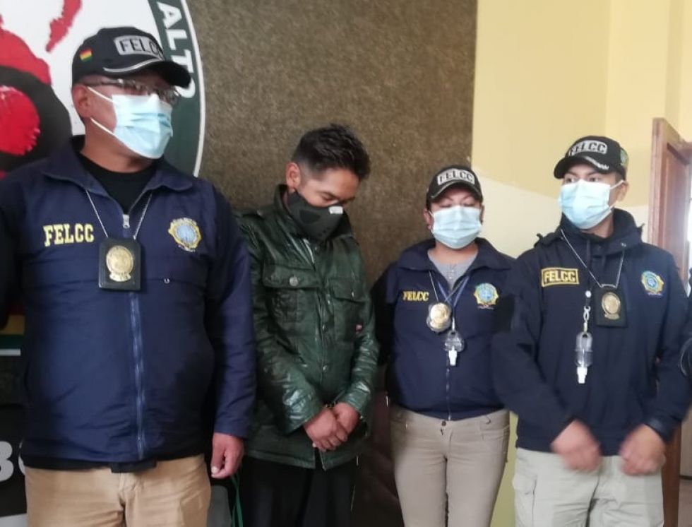 Aprehenden a profesor denunciado por acosar a una estudiante vía redes sociales