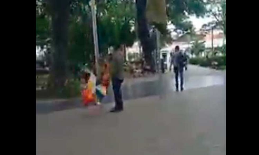 Procesan a dos jóvenes por el retiro de la Wiphala de plaza cruceña