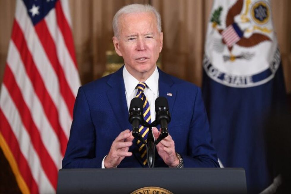 Biden dice que EEUU no va a “someterse” más a Rusia