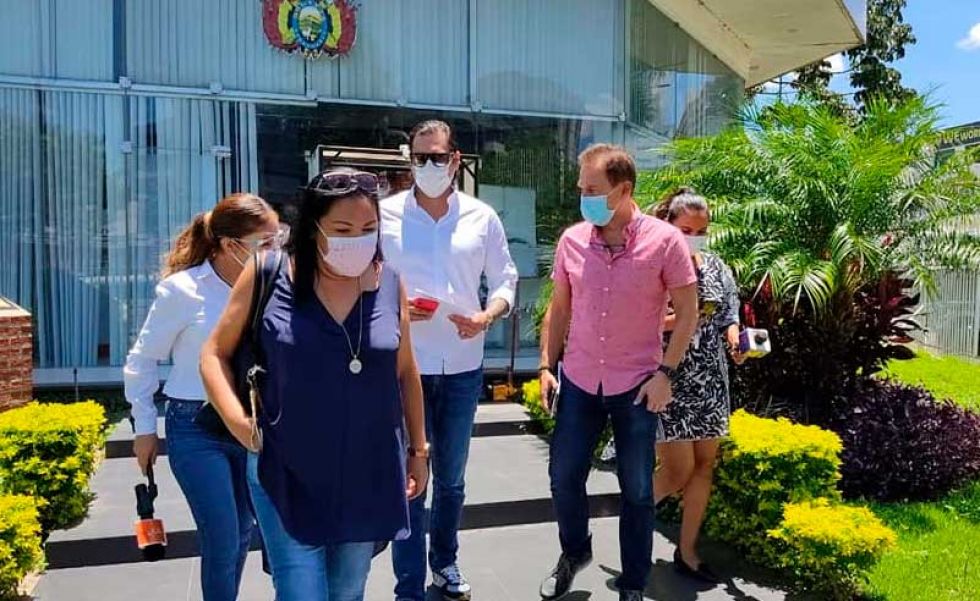 Comité Pro Santa Cruz intercede por los jóvenes procesados por retirar la Wiphala