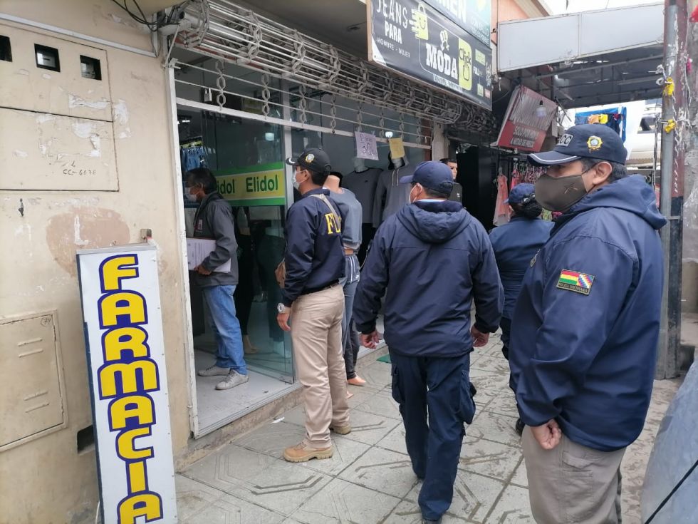 La Paz: Arrestan a siete funcionarios de farmacias que atendían sin título profesional