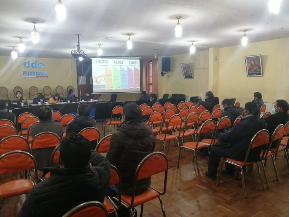 Continua proceso de calificación de méritos a postulantes a cargos educativos