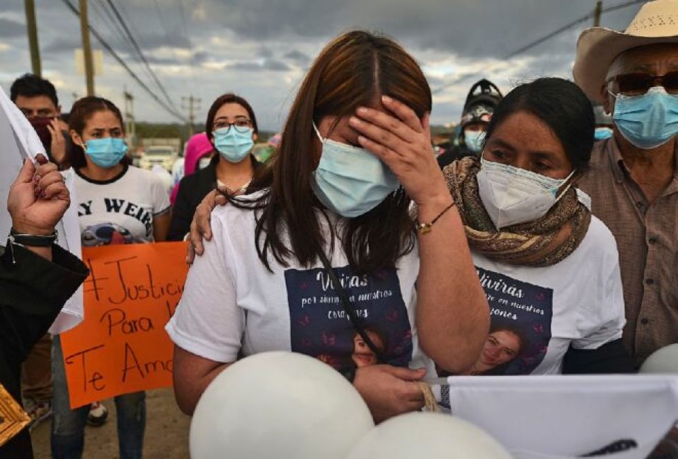 Familiares exigen justicia para enfermera muerta en sede policial en Honduras