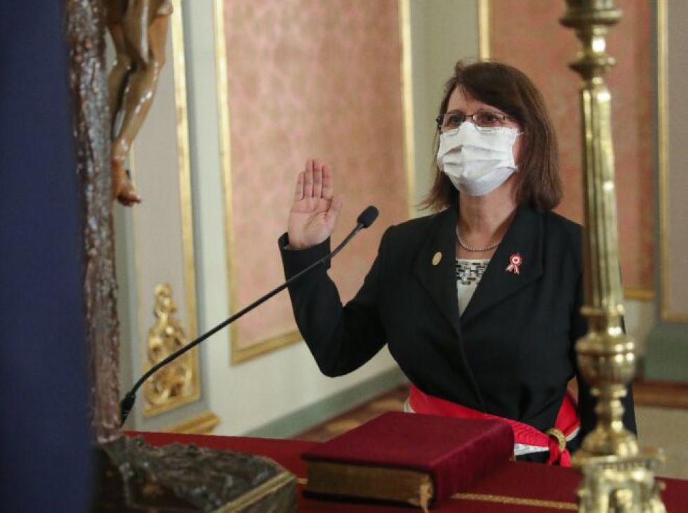 Un nuevo ministro de Salud asume en Perú, el quinto en pandemia
