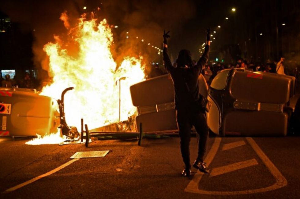 Reportan que hay cuatro arrestados en Cataluña en una nueva noche de protestas por el encarcelamiento de un rapero