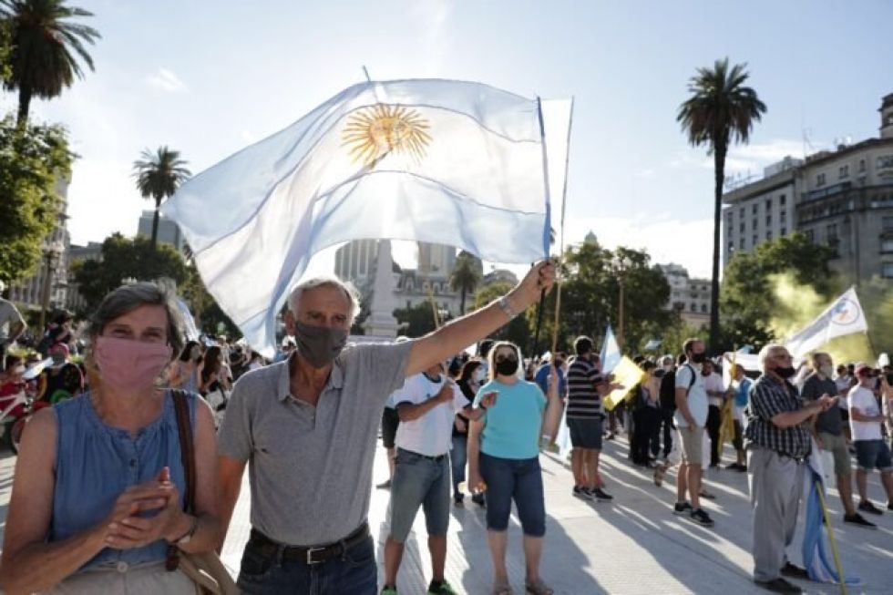 Surgen numerosas protestas opositoras en Argentina contra ‘vacunación vip’