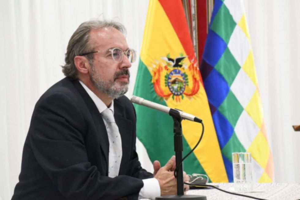 Gobierno niega “vacunación clandestina” contra el COVID-19 