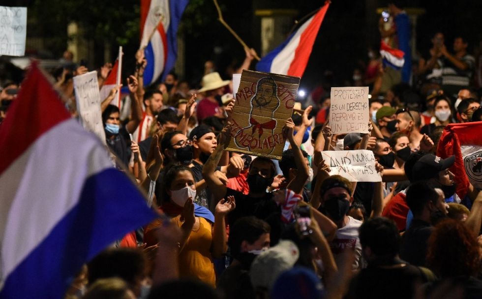 Protestas reclaman por tercer día renuncia del presidente en Paraguay