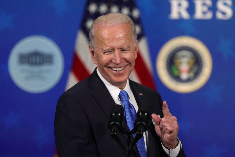 Biden celebra su plan de estímulo y ve “esperanzas” ante la pandemia