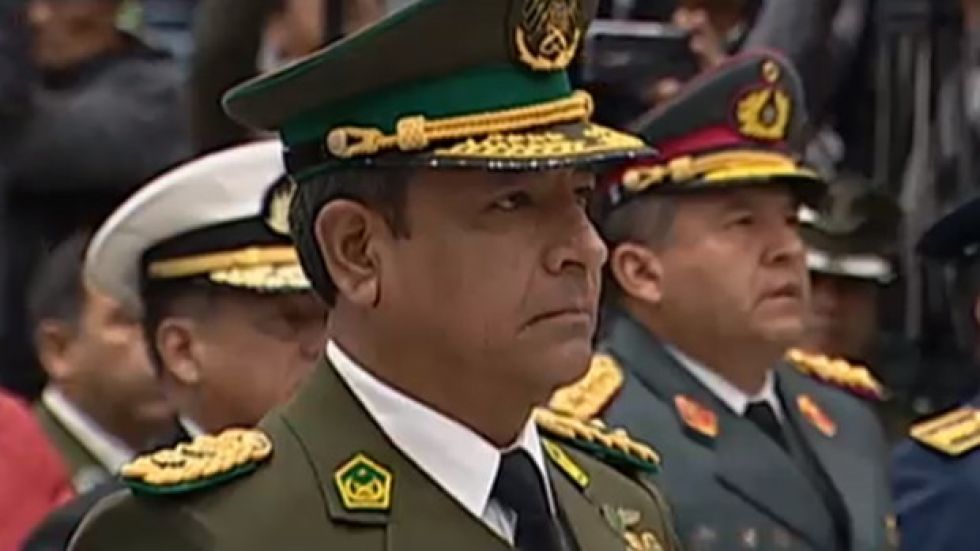 Fiscalía ordena la aprehensión del excomandante policial Calderón por caso ‘golpe’