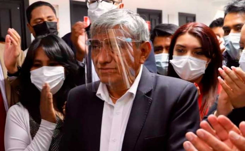 Iván Arias advierte con salir a las calles para defender la democracia