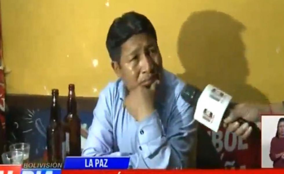 La Paz: Sorprenden a asambleístas departamentales sesionando desde un bar