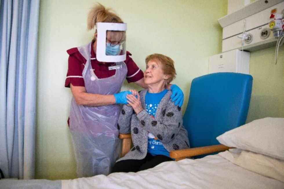 Reino Unido niega que escasez de vacunas vaya a frenar el desconfinamiento