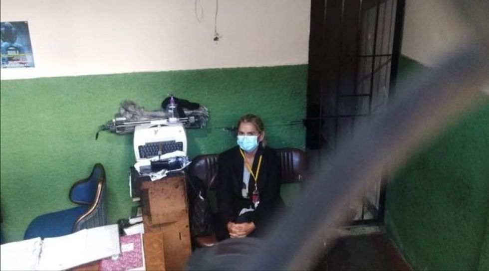 Lío jurídico complica la salida de Jeanine Añez de la cárcel hacia una clínica