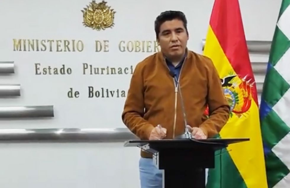 Gobierno justifica traslado de madrugada de Añez y niega desacato a orden judicial