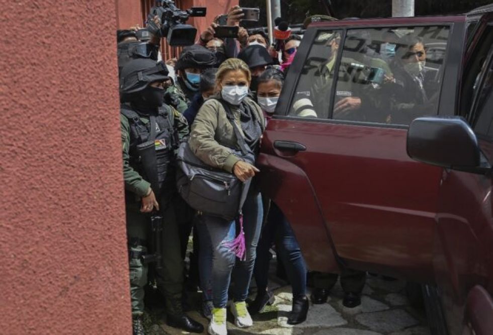 Aumentan en Bolivia a seis meses prisión preventiva a Añez, bajo supervisión médica