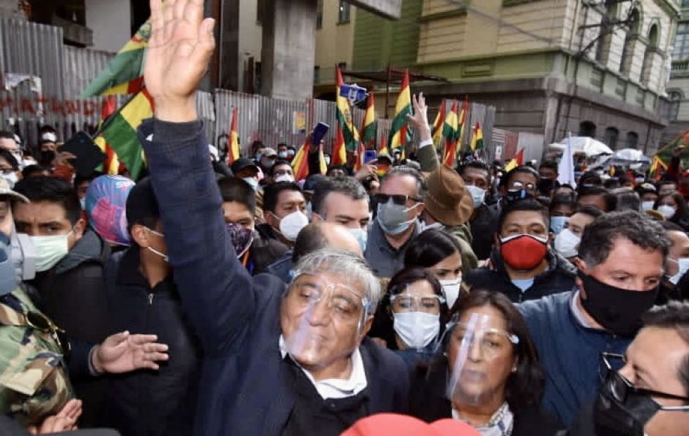 Tras presentarse otra vez en la Fiscalía, Arias pide paz para La Paz y no persecución