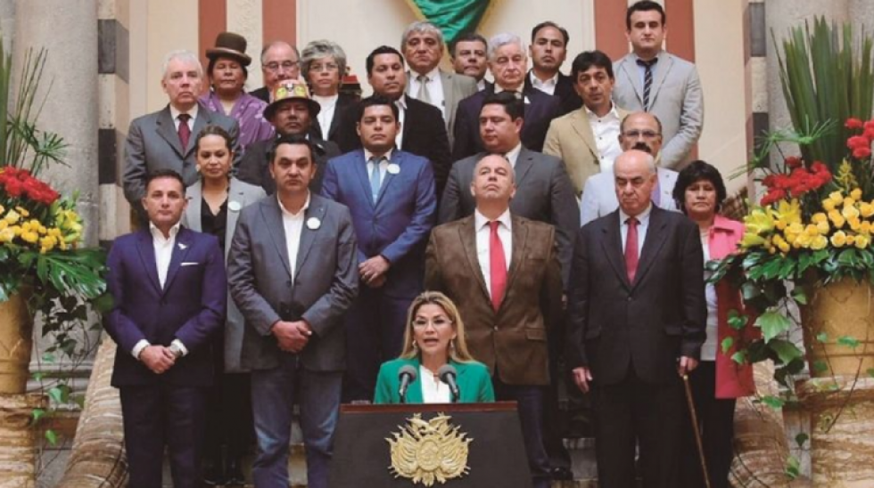 Senadores de EEUU exhortan al Gobierno a comprometerse con las normas democráticas