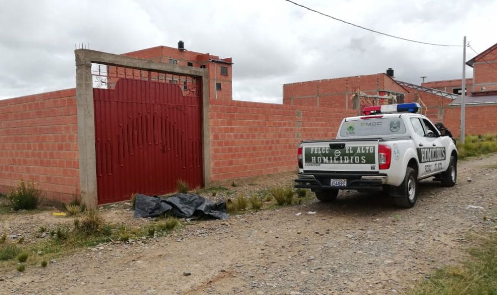 Encuentran el cadáver de una mujer con signos de violencia en vía pública de El Alto