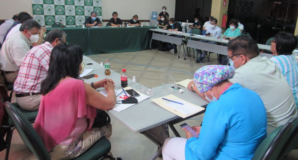 Médicos y sanitarios deciden continuar por otros 15 días más con el paro de actividades
