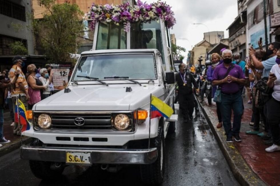 Procesión religiosa genera aglomeraciones en Caracas en medio de segunda ola de covid-19