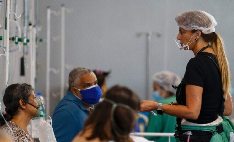 Luchas y dramas de una médica que regresó a Brasil para combatir la pandemia
