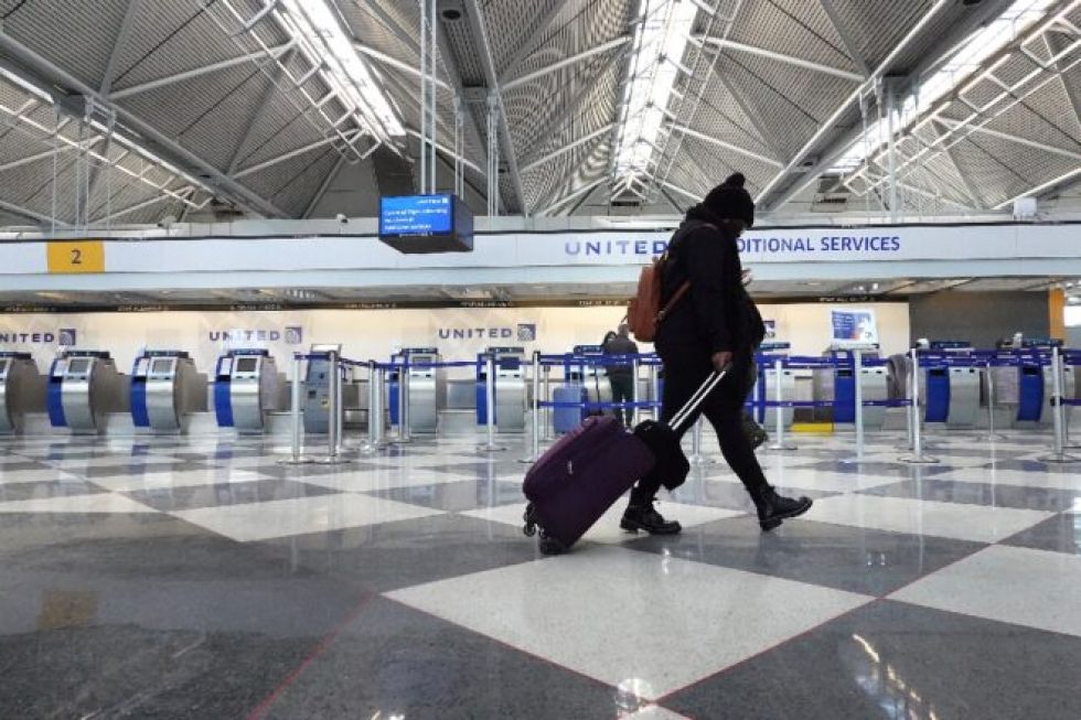 Autoridad sanitaria de EEUU dice que vacunados contra covid pueden viajar con precauciones
