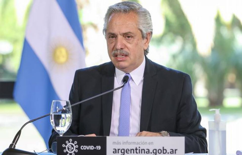 Fernández da positivo al Covid-19 dos meses después de recibir la segunda vacuna