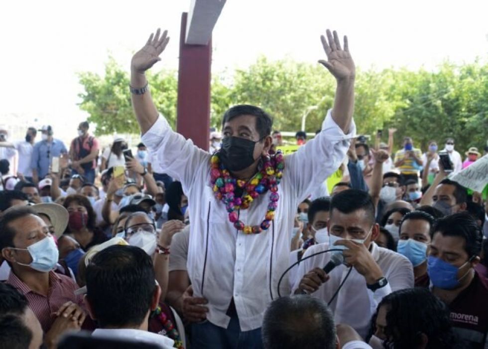 México inicia campaña para elección intermedia teñida de sangre