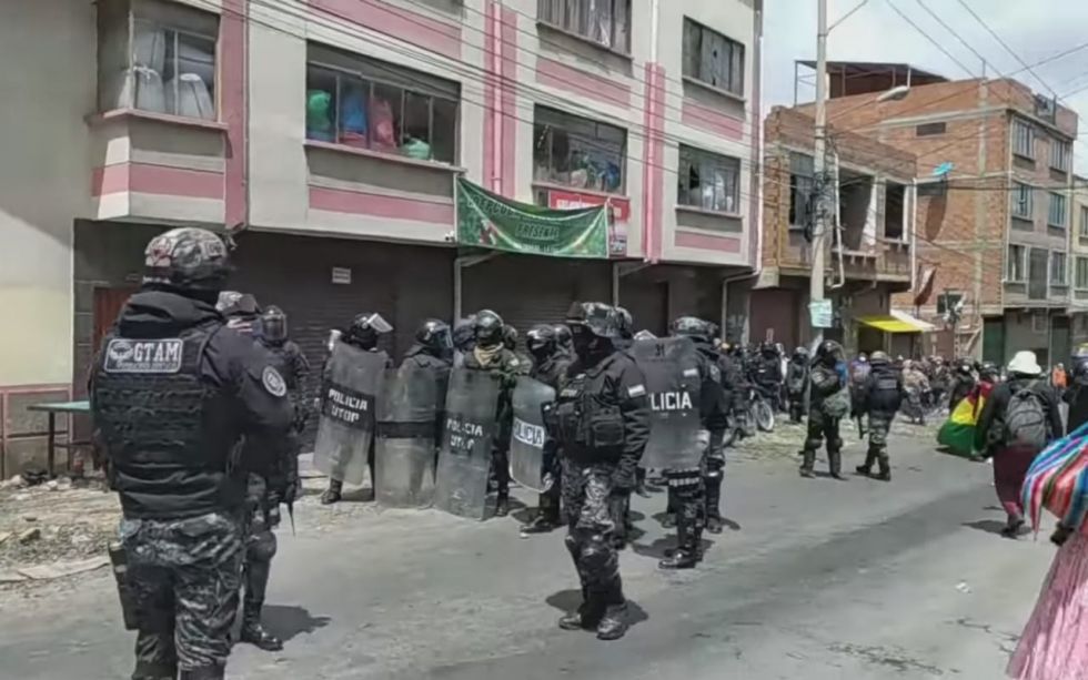 La Policía garantiza libre circulación en La Paz tras anuncio de bloqueo de cocaleros