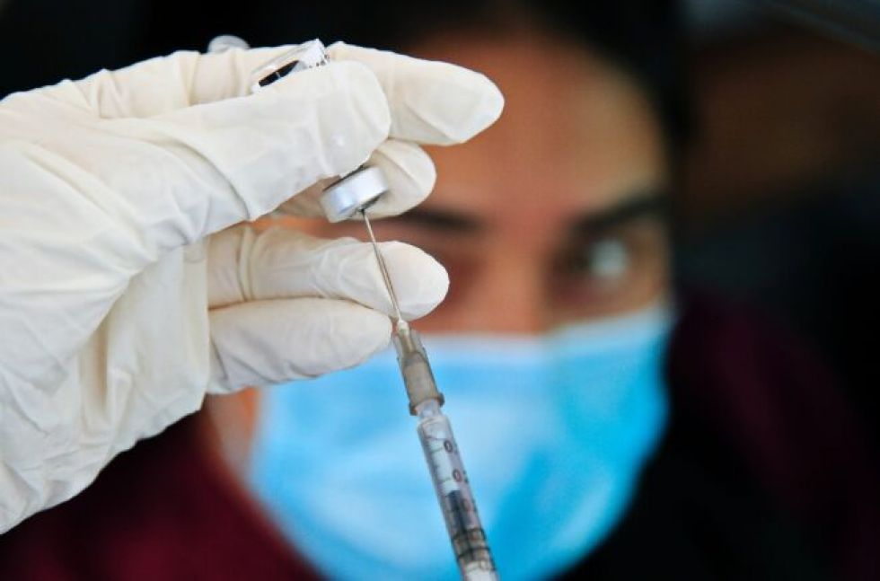 Estudio afirma que vacuna Pfizer/BioNTech es menos eficaz contra la variante sudafricana
