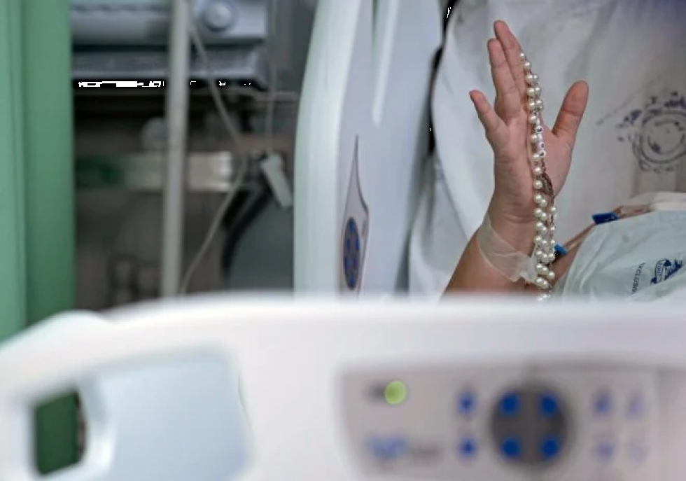 Brasil tiene más pacientes jóvenes que adultos mayores en cuidados intensivos por covid