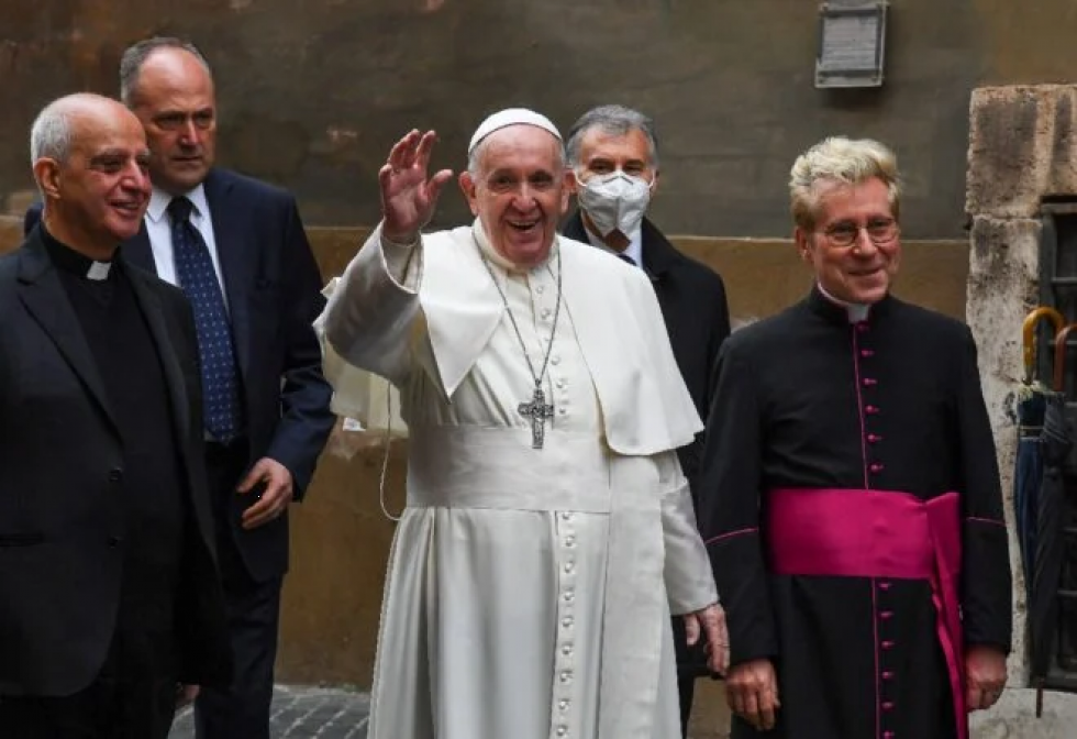 El Papa celebra una misa sobre la “misericordia” con presos y refugiados