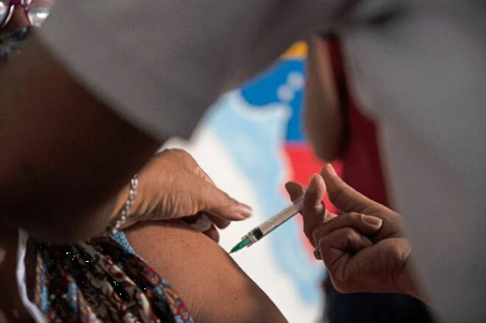 Reportan que hay cuatro detenidos en Venezuela por venta ilegal de vacunas contra el covid-19