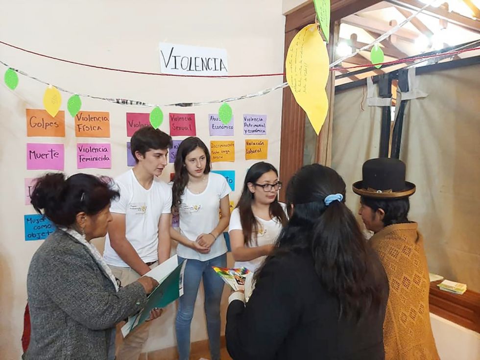 La Cooperación Suiza comparte experiencias de estudiantes que ayudan a prevenir la violencia de género en sus universidades