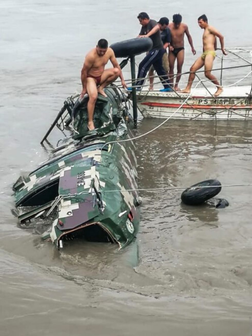 Accidente de helicóptero en Perú deja cinco militares muertos
