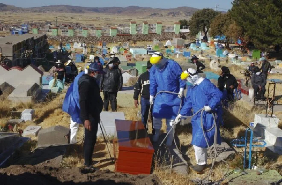 Perú supera por primera vez las 400 muertes en 24 horas por covid-19