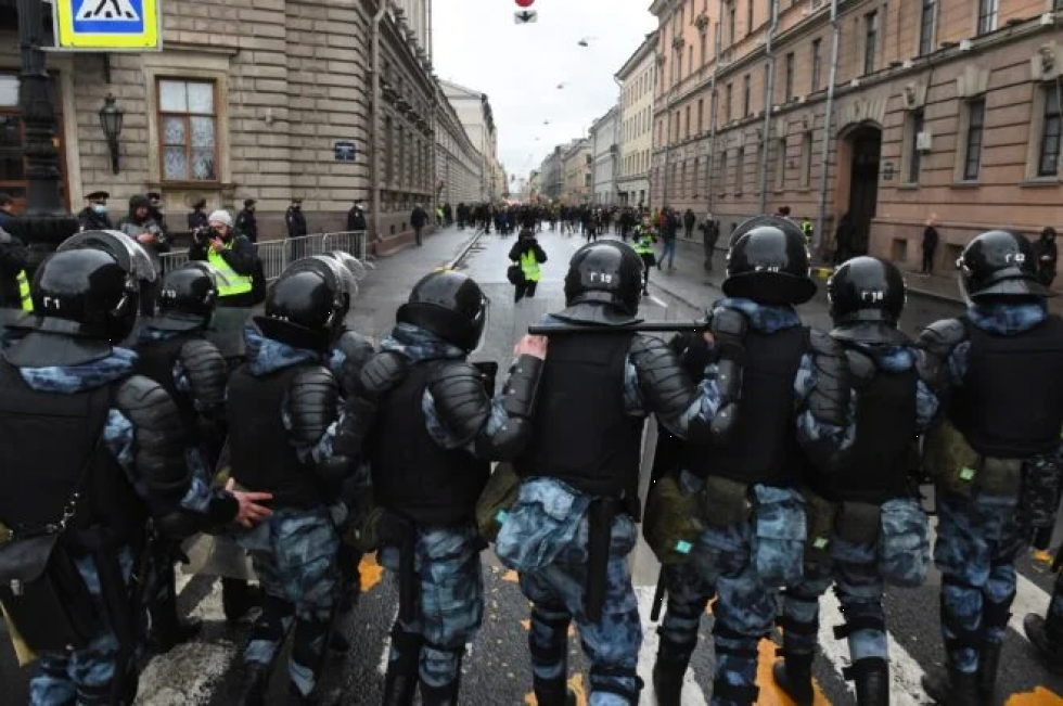 Reportan que hay casi 1.800 detenidos en protestas a favor del opositor Navalni en Rusia