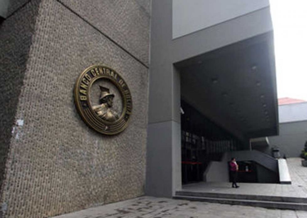 El Gobierno reduce a $us 20.000 el ingreso y salida física de divisas a Bolivia