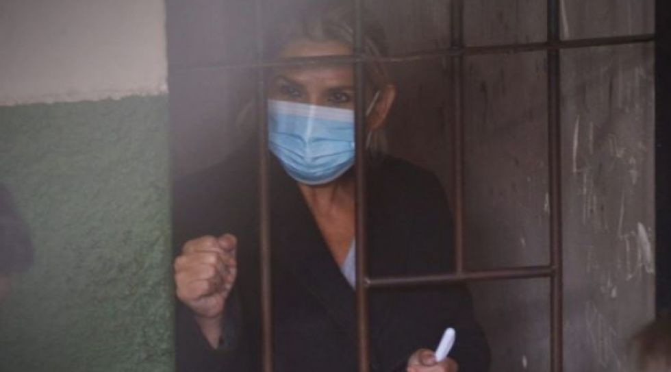 Añez tiene infección renal, médicos del Gobierno niegan su traslado al hospital e iniciaron el tratamiento en la cárcel